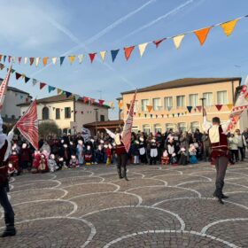 Sbandieratori in piazza